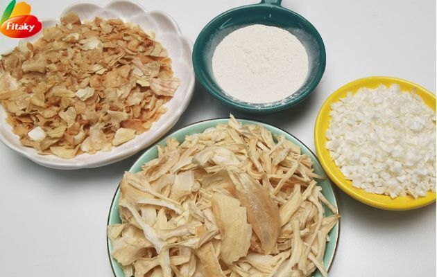 Dehydrated onion flakes