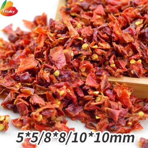 Dehydrated red bell pepper flakes