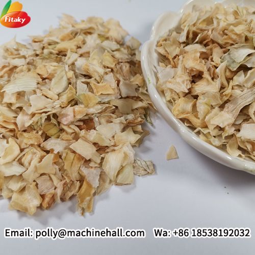 Dehydrated onion flakes