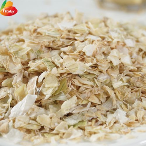 Dried onion flakes
