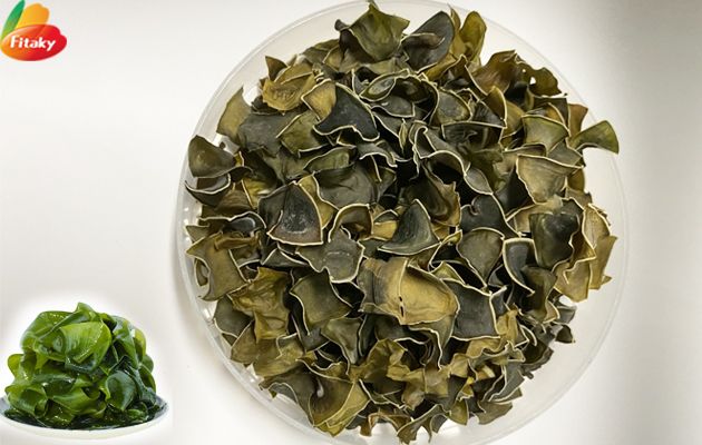 Dried kelp flakes