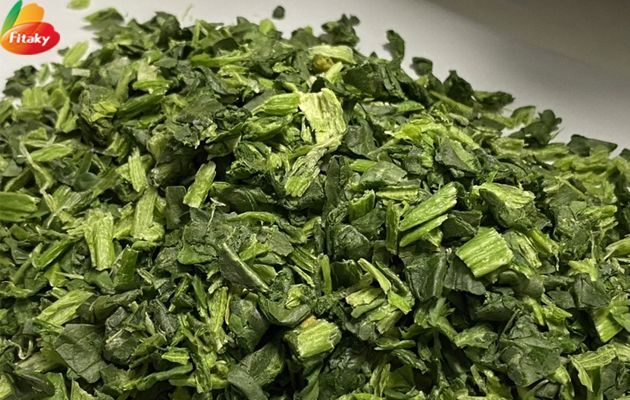 Dehydrated spinach leaves